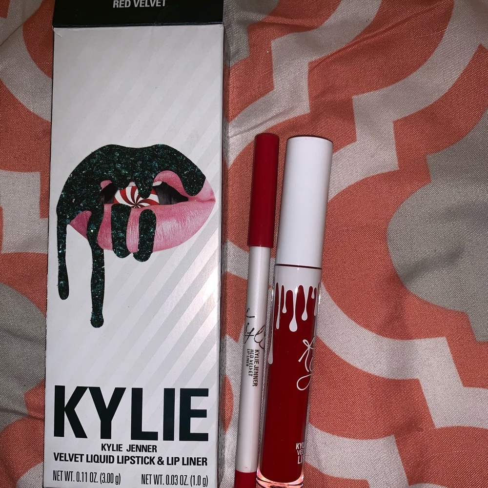 Kylie Jenner Red Velvet Lip Kit 💄